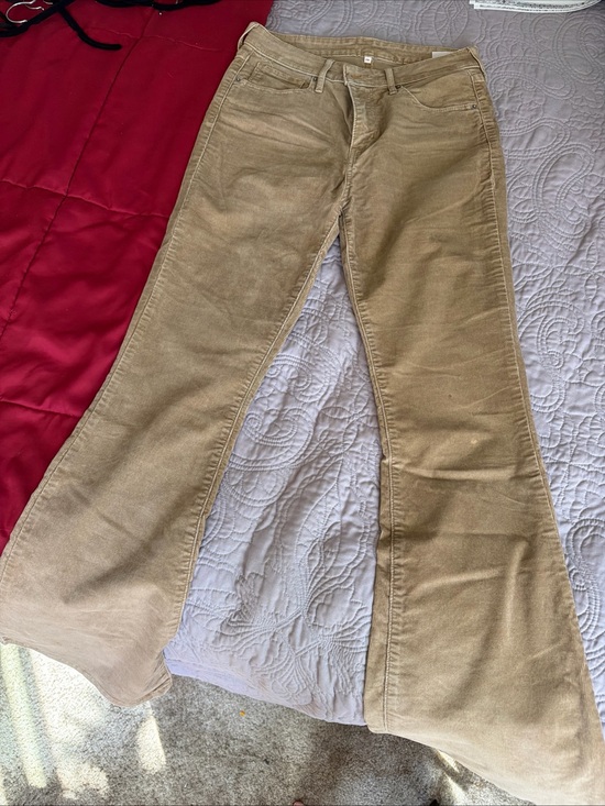 Levi's Denim - Women’s Levi brand Beige Flared corduroy jeans size 28
